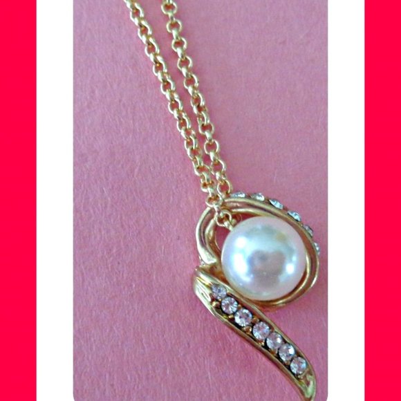 Gold Tone Necklace With White Faux Pearl & Clear Crystals Classy Style For Women - Picture 1 of 1